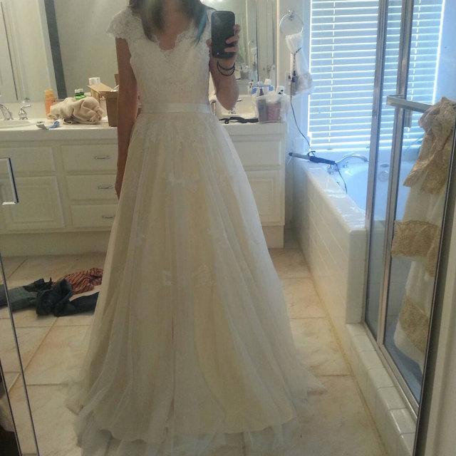 Cap Sleeve V-Neck Lace Summer Wedding Dress Beach With Tulle Skirt and V-Back