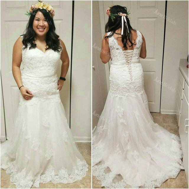 Mermaid V-Neck Sleeveless Dress With Pleats And Appliques